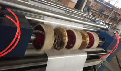 制袋機(jī)-輔助后續(xù)對折加熱高溫壓破輪